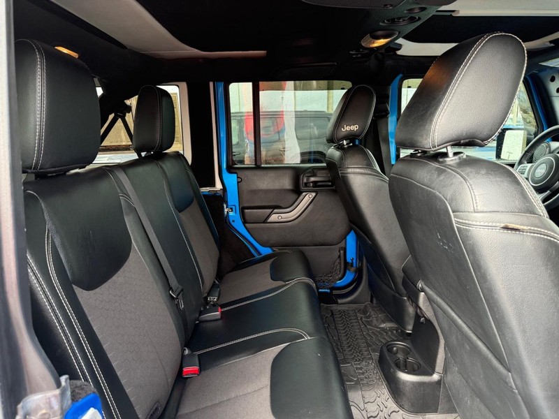 Jeep Wrangler Unlimited Vehicle Full-screen Gallery Image 11