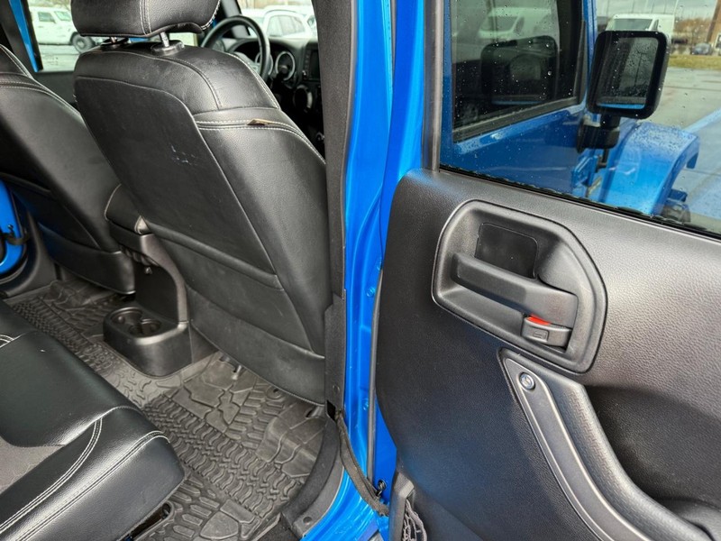 Jeep Wrangler Unlimited Vehicle Full-screen Gallery Image 12
