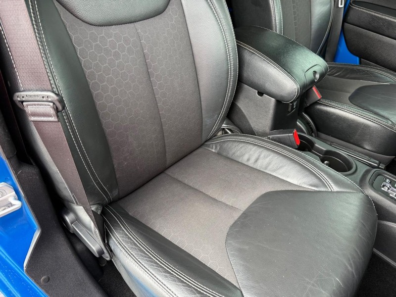 Jeep Wrangler Unlimited Vehicle Full-screen Gallery Image 16