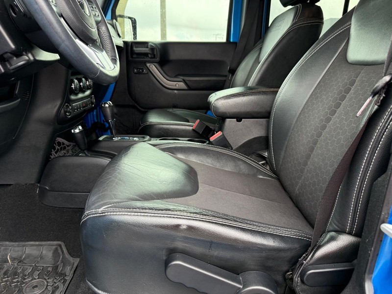 Jeep Wrangler Unlimited Vehicle Full-screen Gallery Image 18