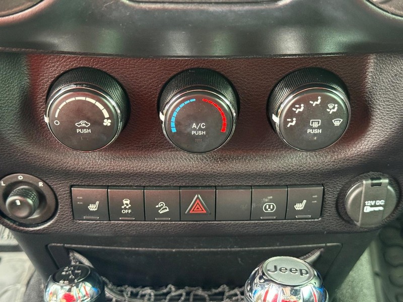 Jeep Wrangler Unlimited Vehicle Full-screen Gallery Image 23