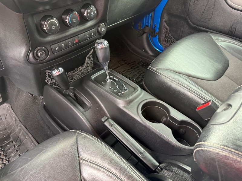 Jeep Wrangler Unlimited Vehicle Full-screen Gallery Image 25