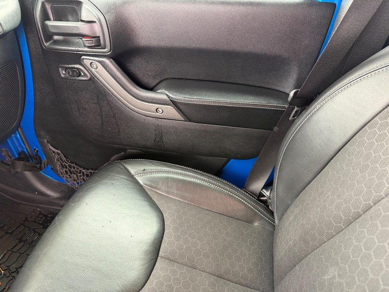 Jeep Wrangler Unlimited Vehicle Full-screen Gallery Image 26