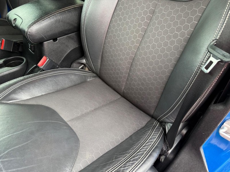 Jeep Wrangler Unlimited Vehicle Full-screen Gallery Image 30