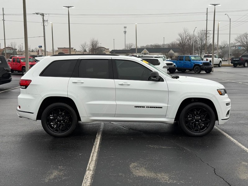 Jeep Grand Cherokee Vehicle Full-screen Gallery Image 2