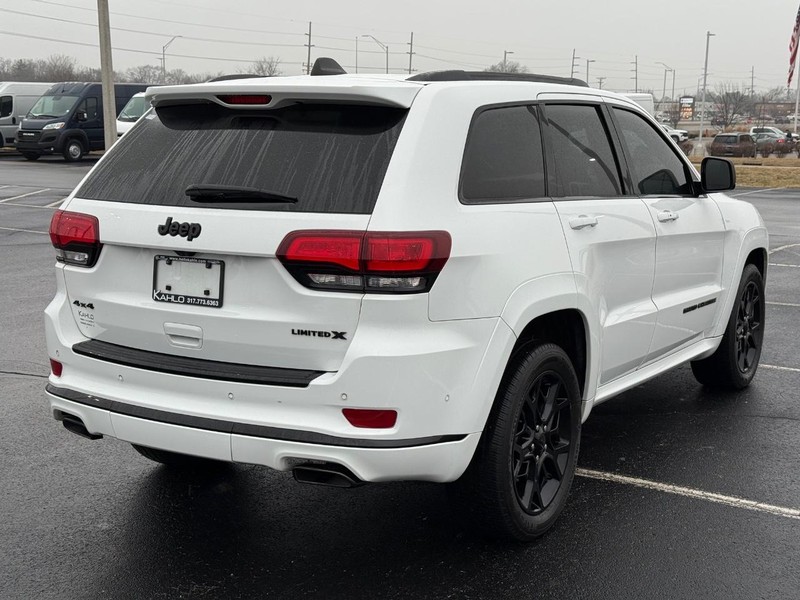 Jeep Grand Cherokee Vehicle Full-screen Gallery Image 3
