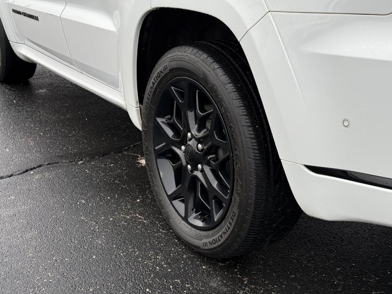 Jeep Grand Cherokee Vehicle Full-screen Gallery Image 6