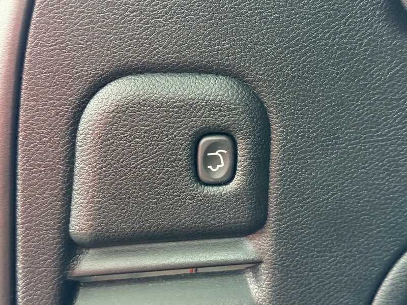 Jeep Grand Cherokee Vehicle Full-screen Gallery Image 8