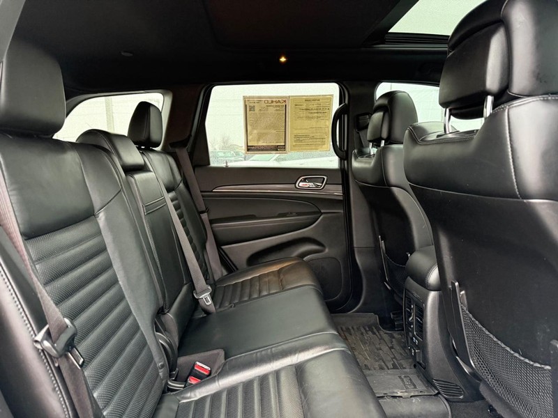 Jeep Grand Cherokee Vehicle Full-screen Gallery Image 12