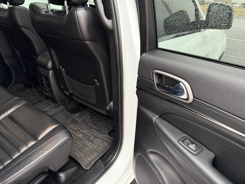 Jeep Grand Cherokee Vehicle Full-screen Gallery Image 13