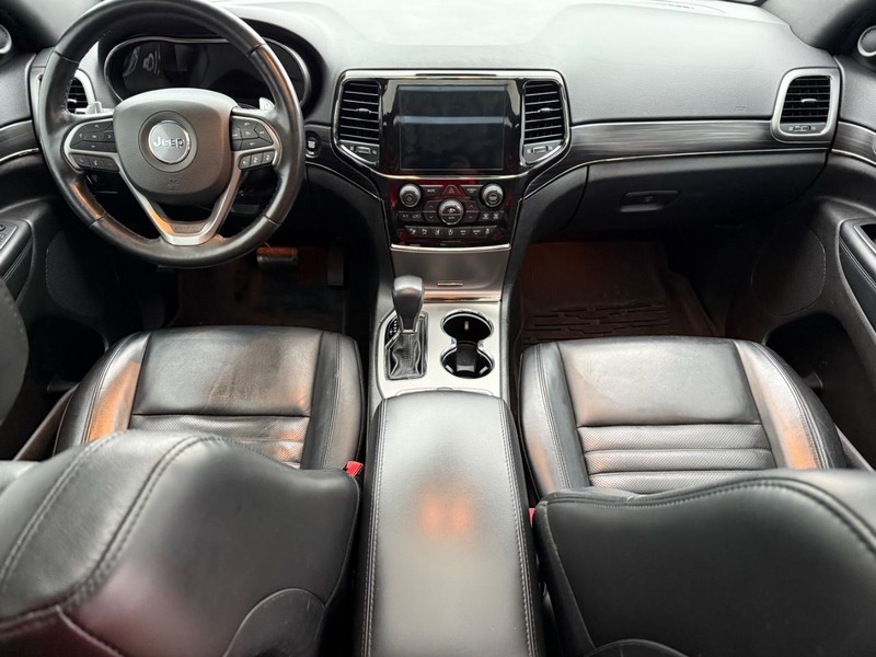 Jeep Grand Cherokee Vehicle Full-screen Gallery Image 15