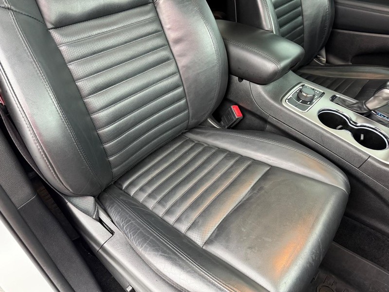 Jeep Grand Cherokee Vehicle Full-screen Gallery Image 18