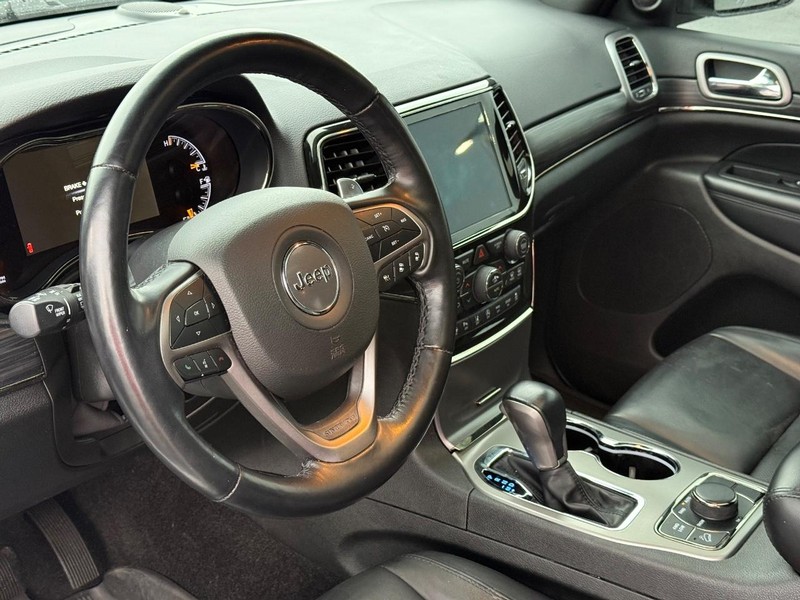 Jeep Grand Cherokee Vehicle Full-screen Gallery Image 21