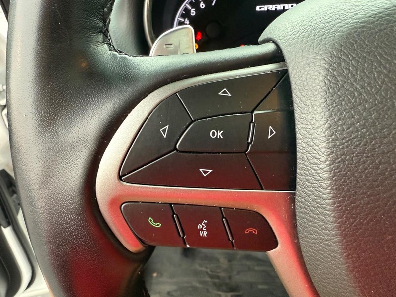 Jeep Grand Cherokee Vehicle Full-screen Gallery Image 22