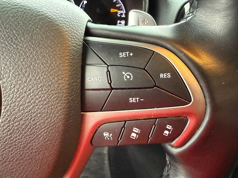 Jeep Grand Cherokee Vehicle Full-screen Gallery Image 23