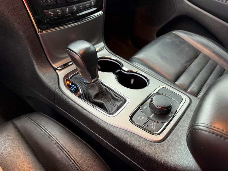 Jeep Grand Cherokee Vehicle Full-screen Gallery Image 29