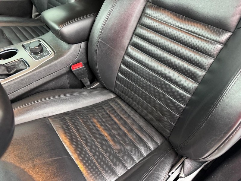 Jeep Grand Cherokee Vehicle Full-screen Gallery Image 34