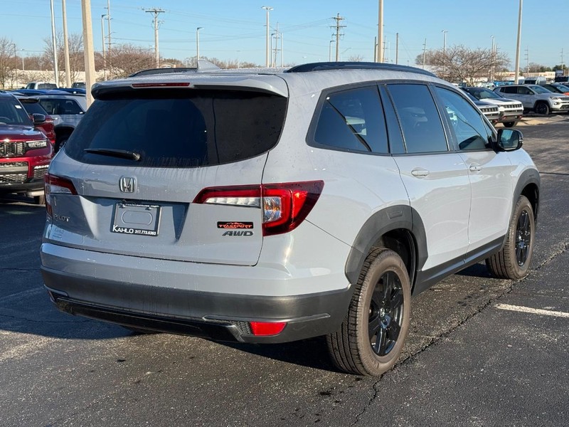 Honda Pilot Vehicle Full-screen Gallery Image 3
