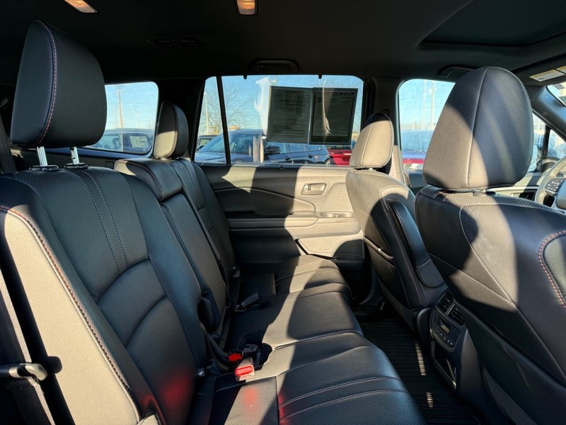 Honda Pilot Vehicle Full-screen Gallery Image 11