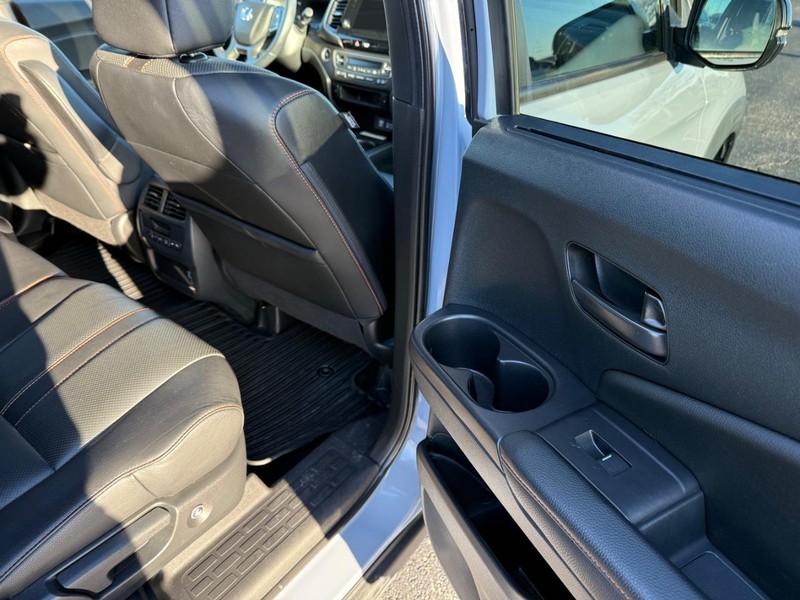 Honda Pilot Vehicle Full-screen Gallery Image 12