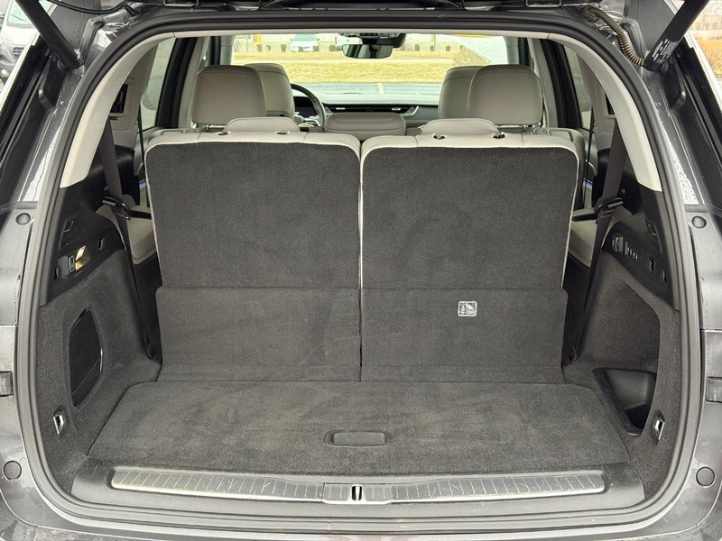 Jeep Grand Cherokee L Vehicle Full-screen Gallery Image 7