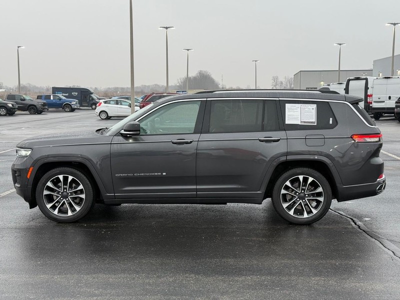 Jeep Grand Cherokee L Vehicle Full-screen Gallery Image 9