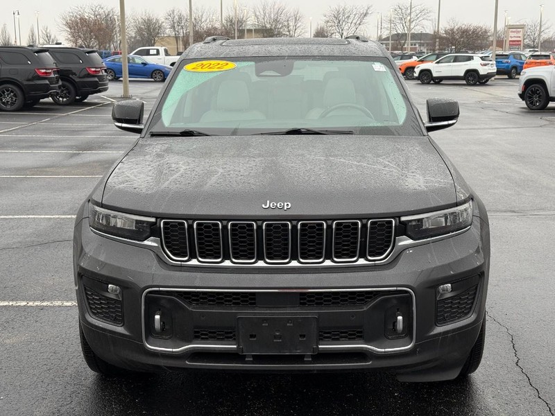 Jeep Grand Cherokee L Vehicle Full-screen Gallery Image 11
