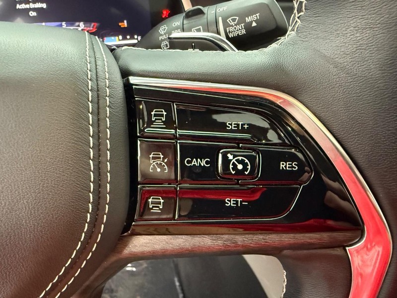 Jeep Grand Cherokee L Vehicle Full-screen Gallery Image 25