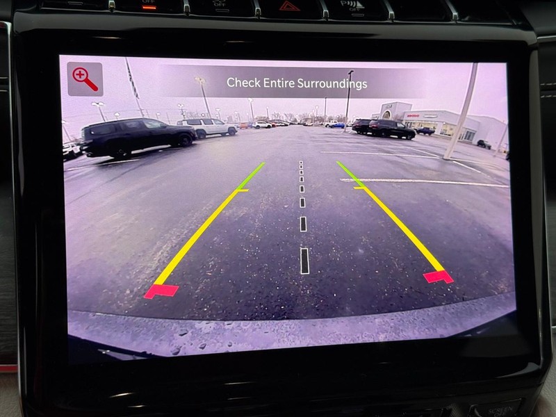 Jeep Grand Cherokee L Vehicle Full-screen Gallery Image 29