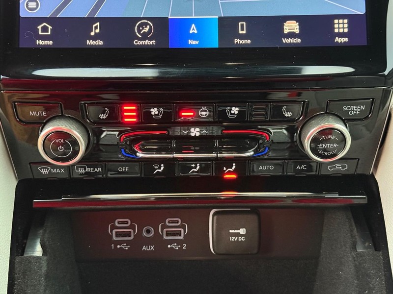 Jeep Grand Cherokee L Vehicle Full-screen Gallery Image 30