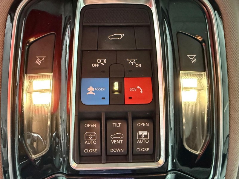 Jeep Grand Cherokee L Vehicle Full-screen Gallery Image 33