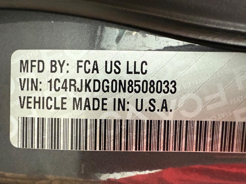 Jeep Grand Cherokee L Vehicle Full-screen Gallery Image 36