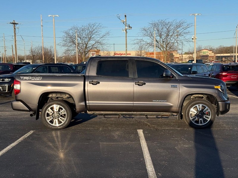 Toyota Tundra 4WD Vehicle Full-screen Gallery Image 2