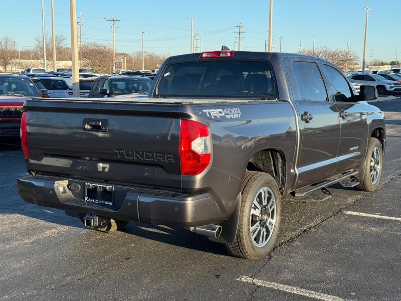 Toyota Tundra 4WD Vehicle Full-screen Gallery Image 3