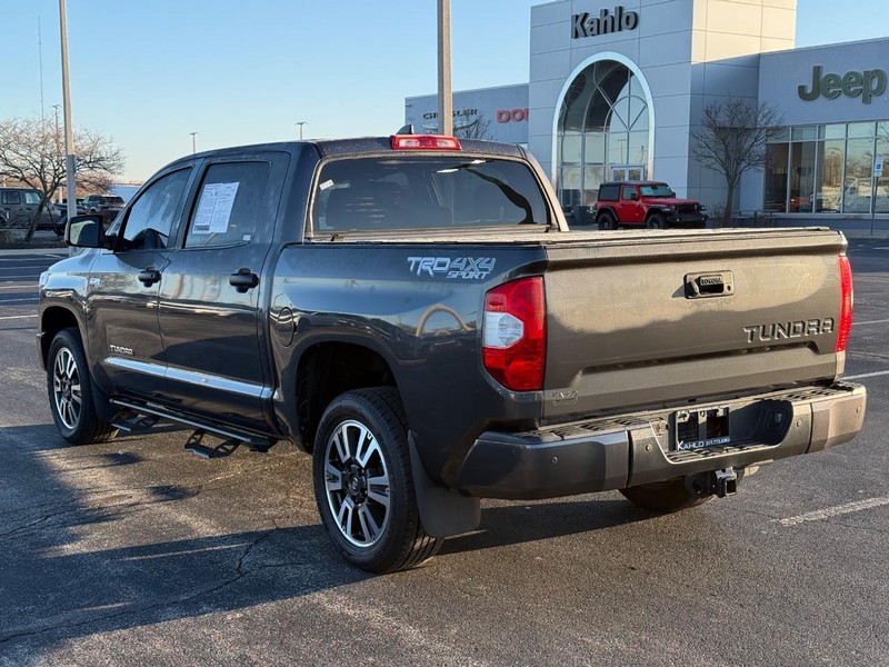 Toyota Tundra 4WD Vehicle Full-screen Gallery Image 5