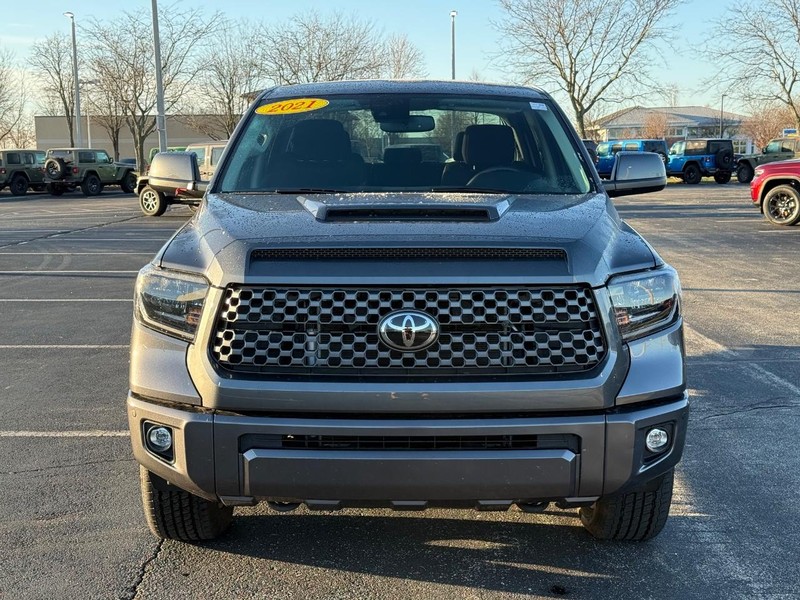 Toyota Tundra 4WD Vehicle Full-screen Gallery Image 9