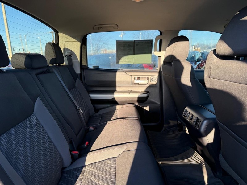 Toyota Tundra 4WD Vehicle Full-screen Gallery Image 10