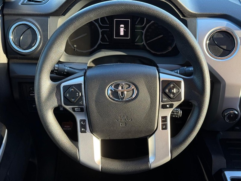 Toyota Tundra 4WD Vehicle Full-screen Gallery Image 13