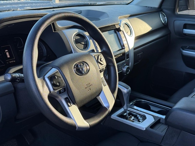 Toyota Tundra 4WD Vehicle Full-screen Gallery Image 18