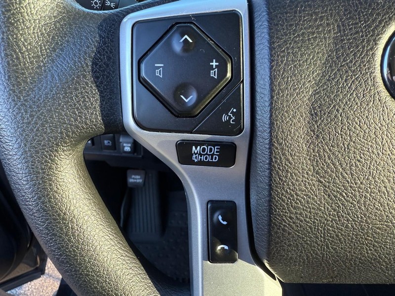 Toyota Tundra 4WD Vehicle Full-screen Gallery Image 19