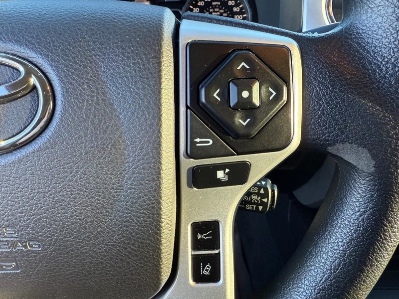 Toyota Tundra 4WD Vehicle Full-screen Gallery Image 20