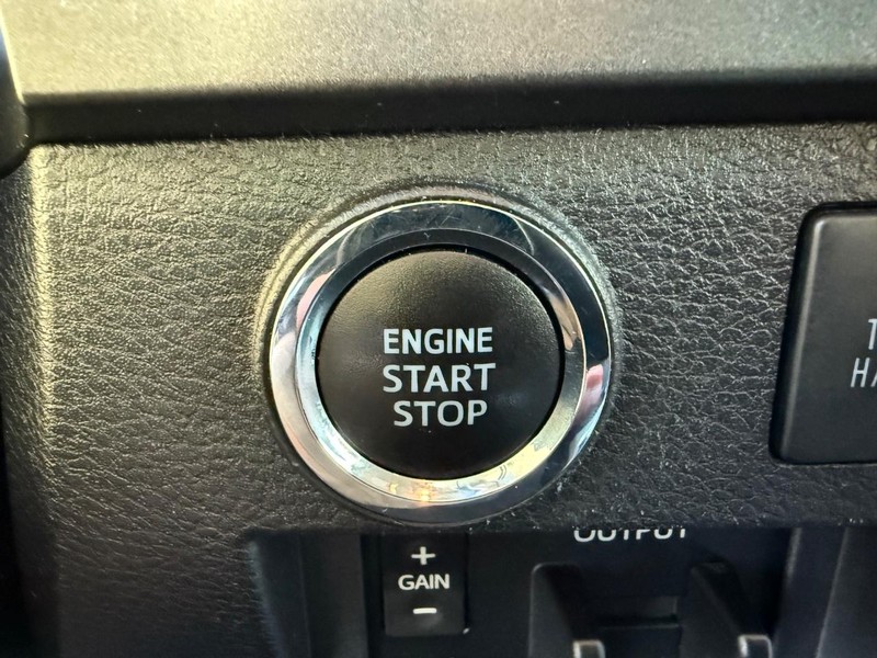 Toyota Tundra 4WD Vehicle Full-screen Gallery Image 21