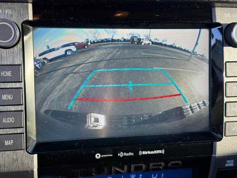 Toyota Tundra 4WD Vehicle Full-screen Gallery Image 23