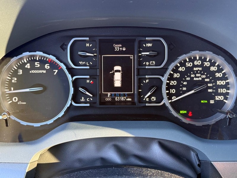 Toyota Tundra 4WD Vehicle Full-screen Gallery Image 27