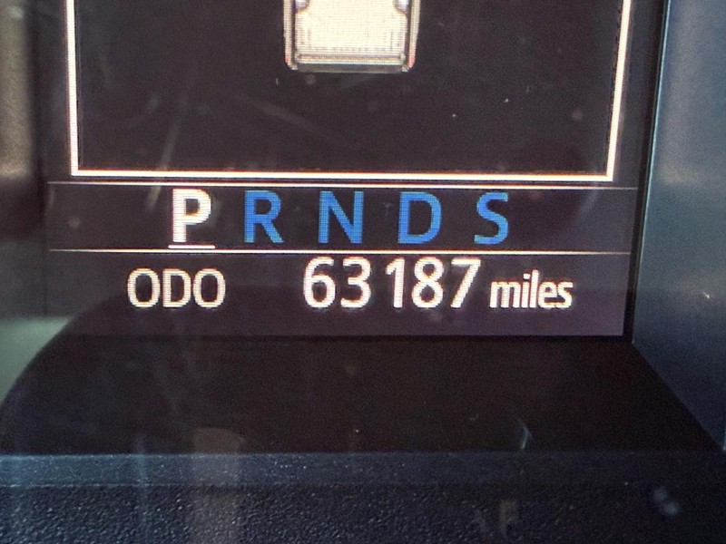 Toyota Tundra 4WD Vehicle Full-screen Gallery Image 28