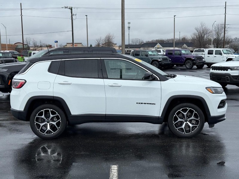 Jeep Compass Vehicle Full-screen Gallery Image 2