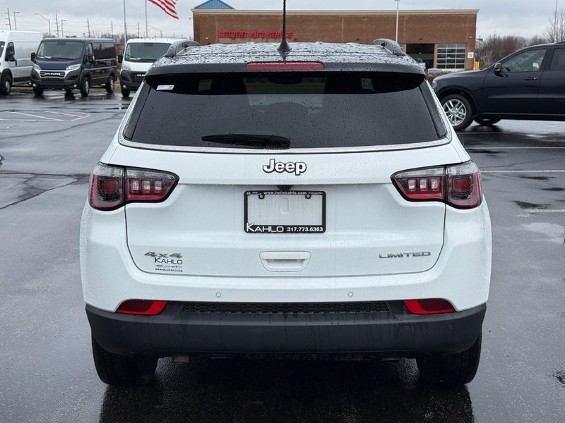 Jeep Compass Vehicle Full-screen Gallery Image 4