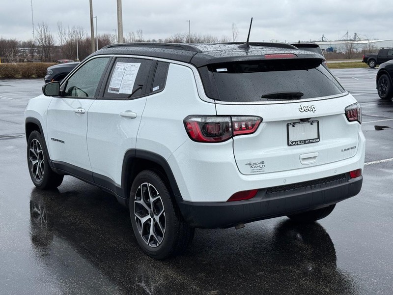 Jeep Compass Vehicle Full-screen Gallery Image 5