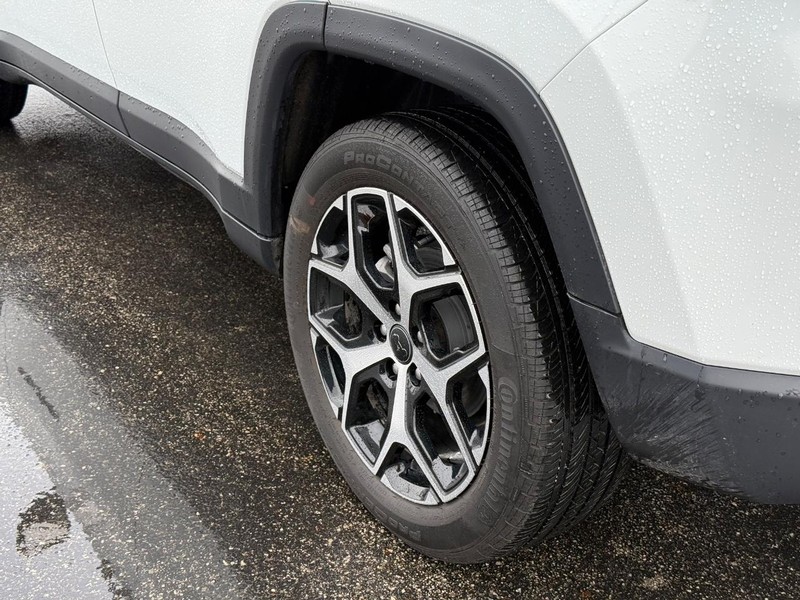 Jeep Compass Vehicle Full-screen Gallery Image 6