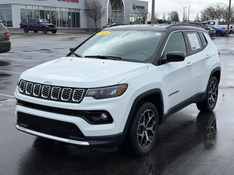 Jeep Compass Vehicle Full-screen Gallery Image 9